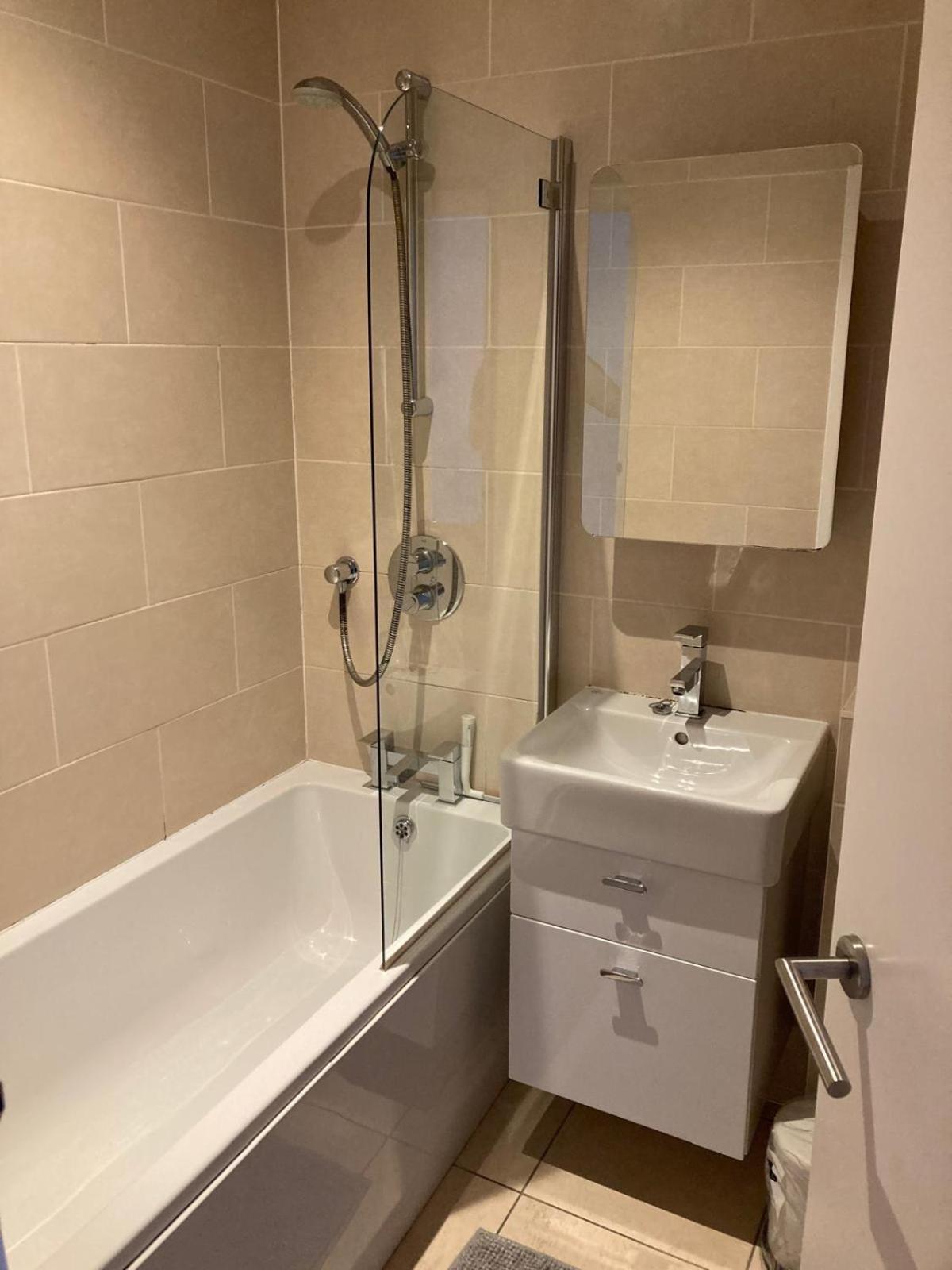 Cosy Modern 2 Bedroom Trafalgar Square Apartment London
