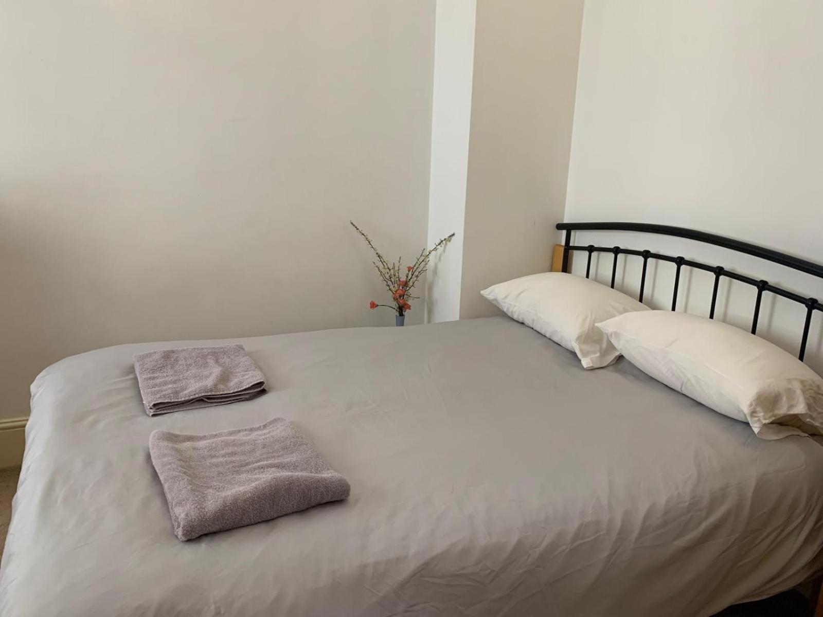 Cosy Modern 2 Bedroom Trafalgar Square