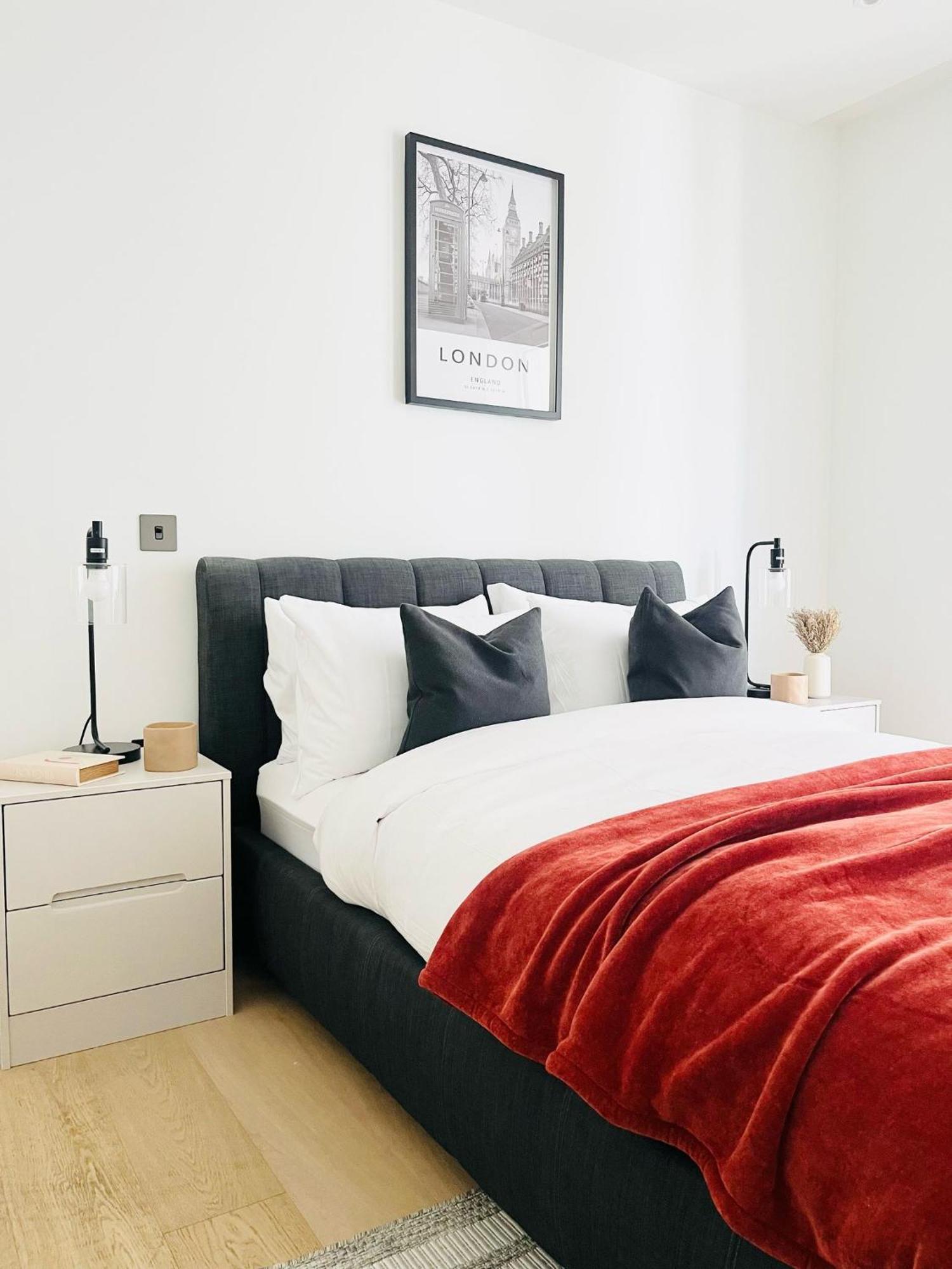 Apartment Exotic Two Bedroom Apartment -West London -Steps To Tube, Westfield *
