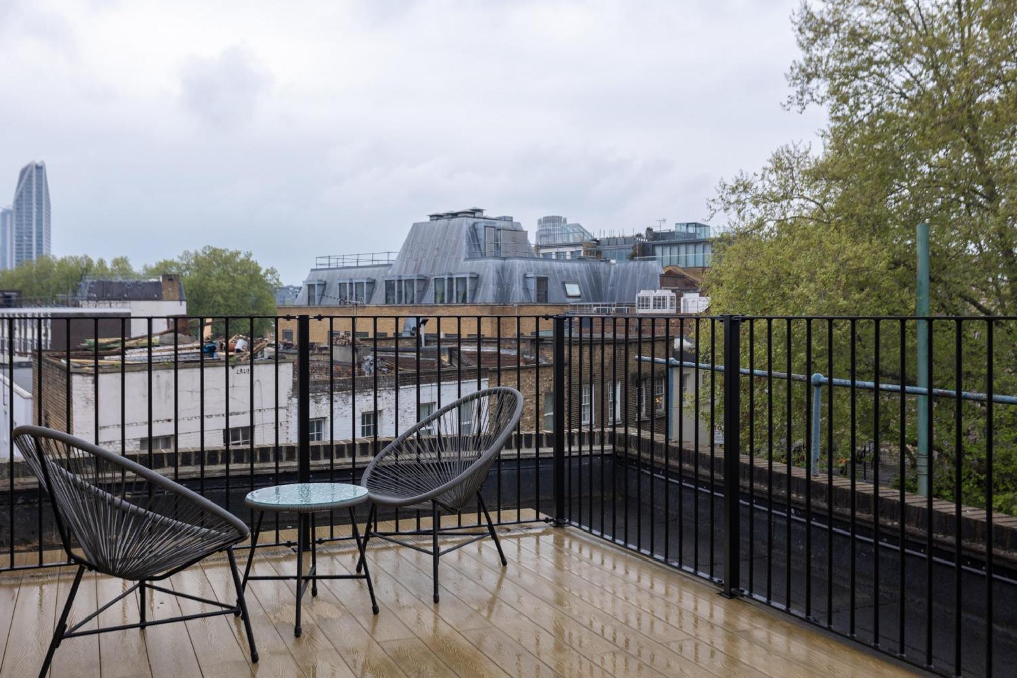 Kula Bridge Apartment London