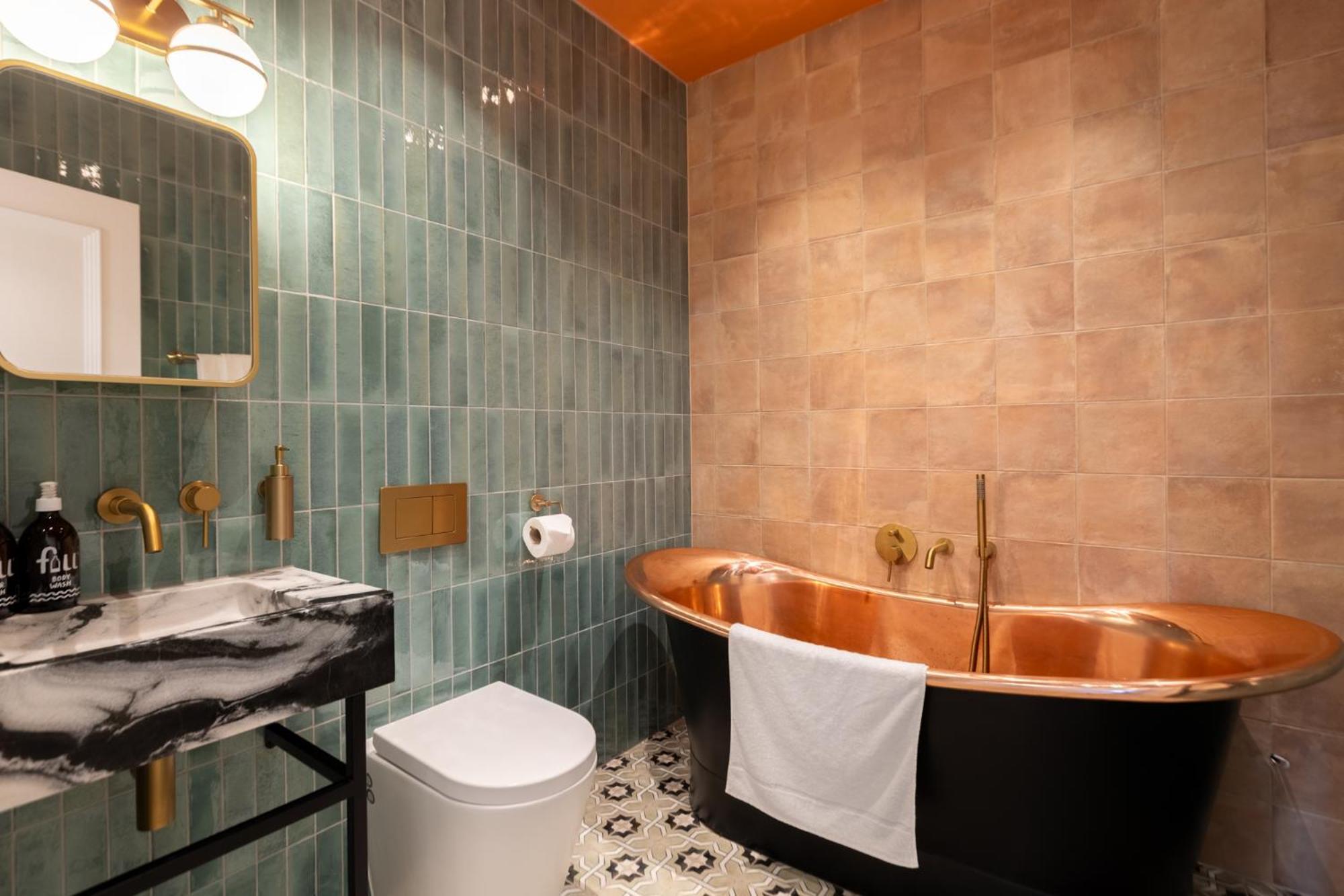 Kula Bridge Apartment London