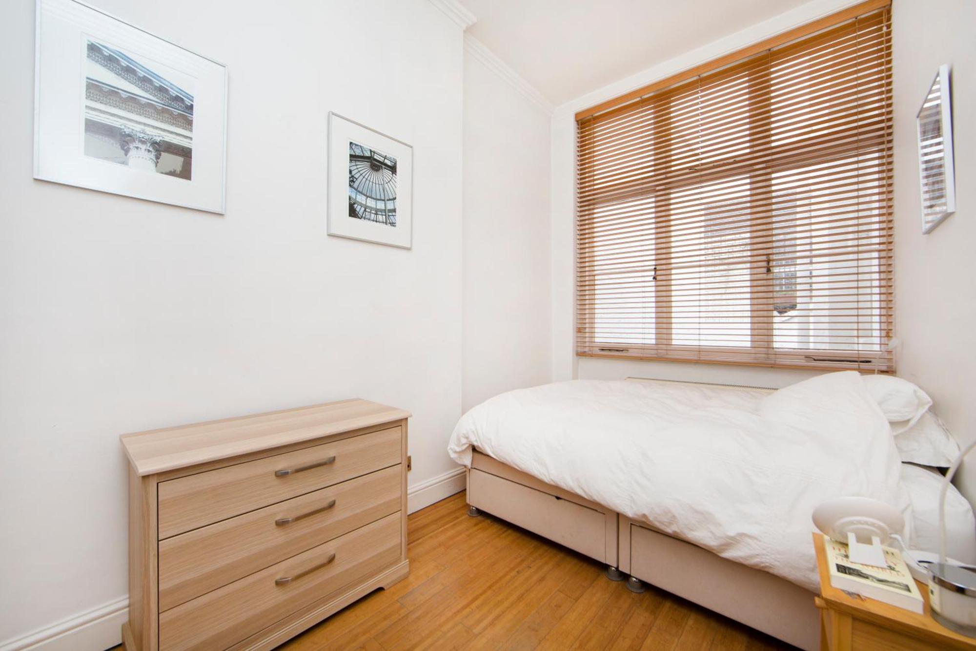 Apartment Cornwall Gardens London