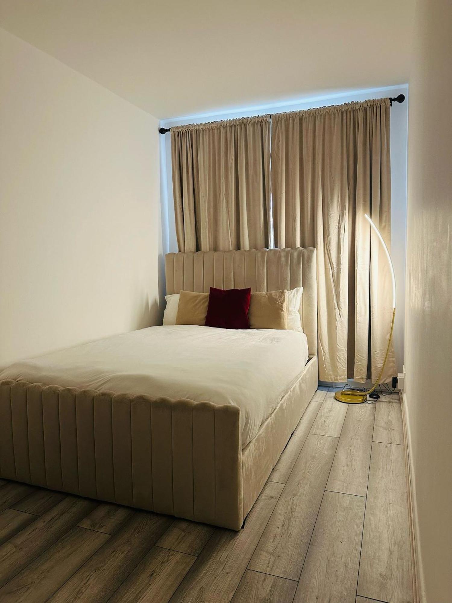 Entire 2-bedroom Flat Close To Hyde Park, Paddington Station, Bayswater And Queensway Station * London