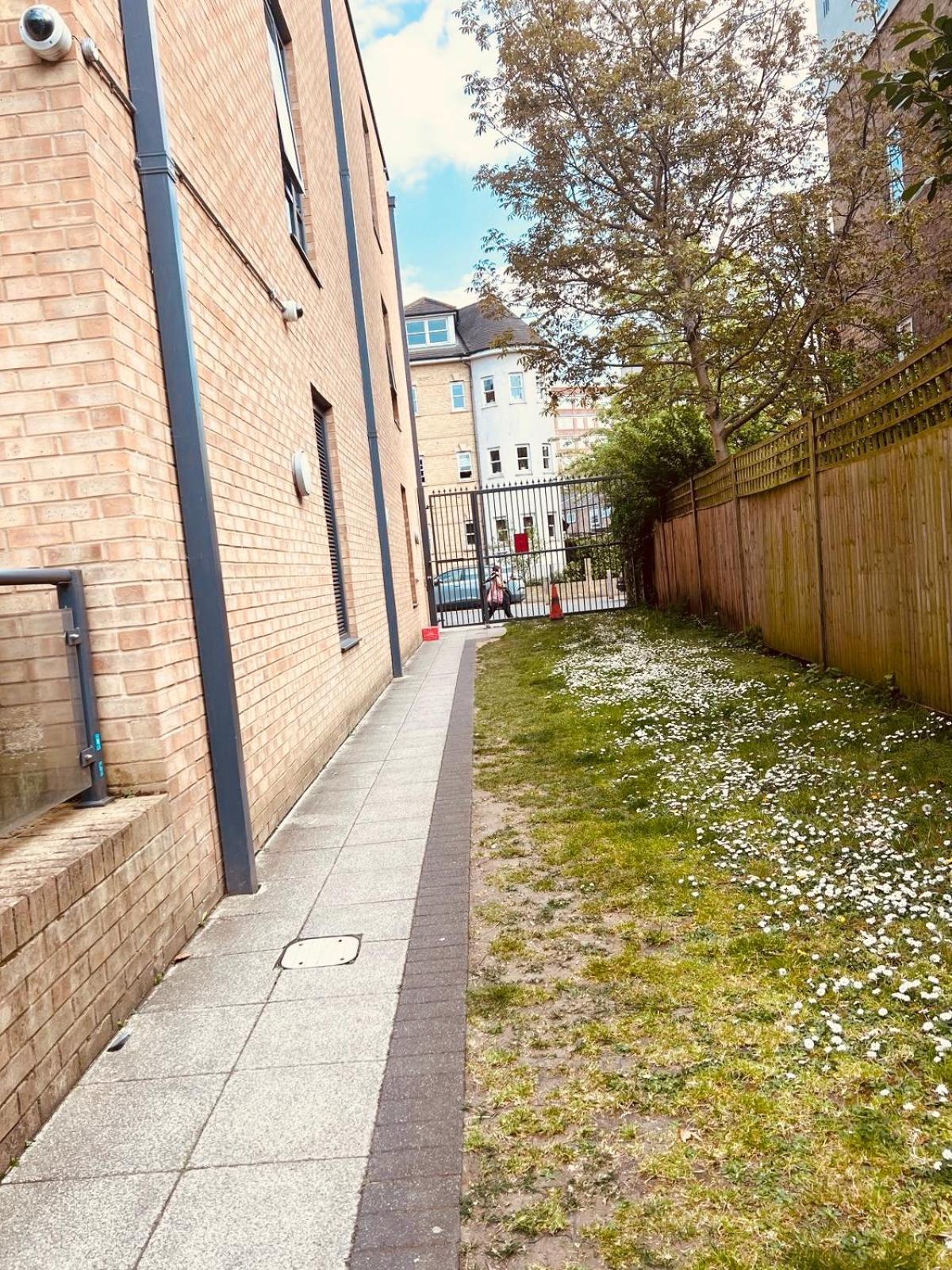 Spacious And Luxury 2 Bed 2 Bath Just 5 Minutes Walk From The Underground Apartment London