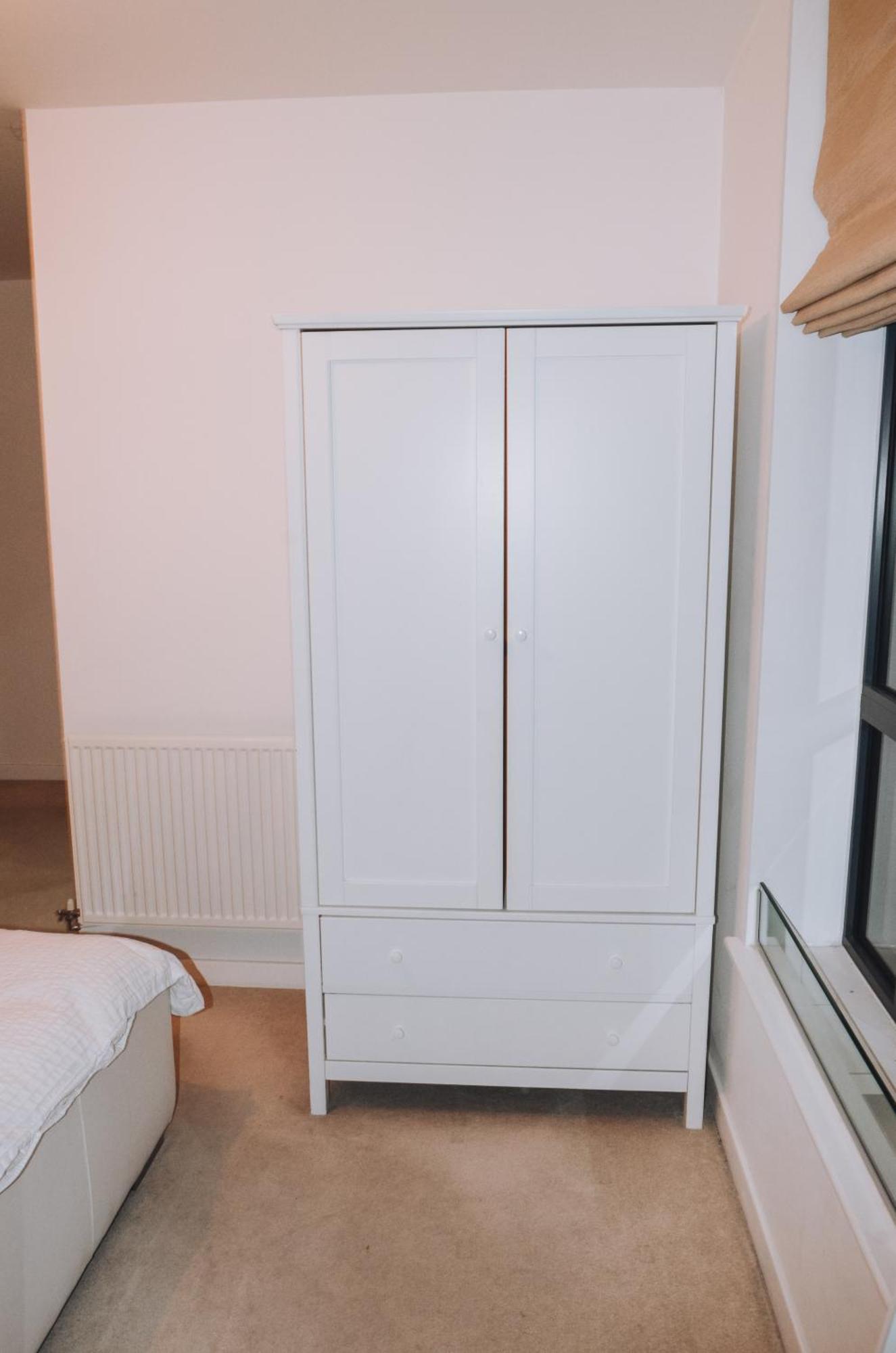 Spacious And Luxury 2 Bed 2 Bath Just 5 Minutes Walk From The Underground London