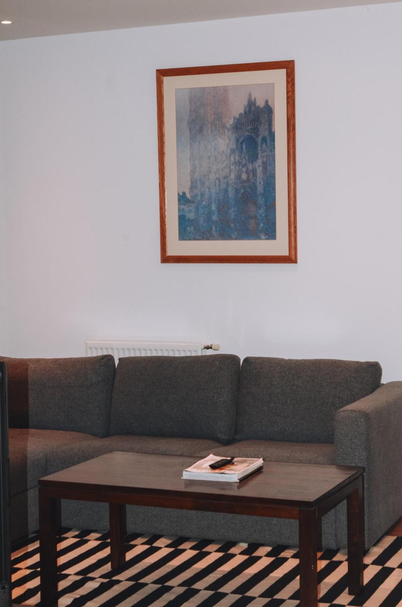 Spacious And Luxury 2 Bed 2 Bath Just 5 Minutes Walk From The Underground London
