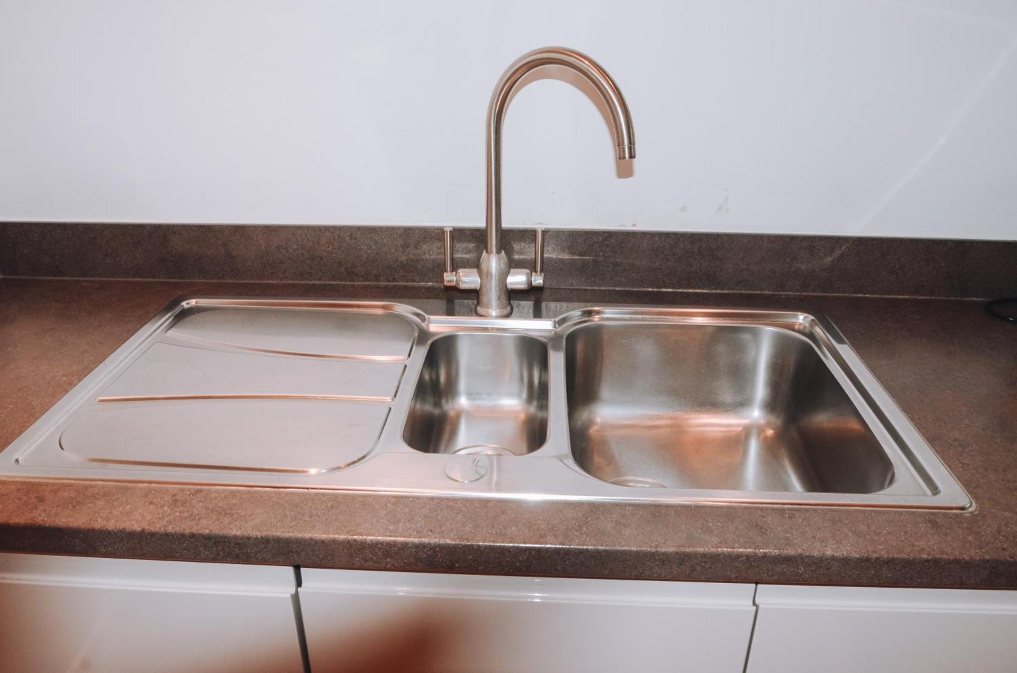 Spacious And Luxury 2 Bed 2 Bath Just 5 Minutes Walk From The Underground London