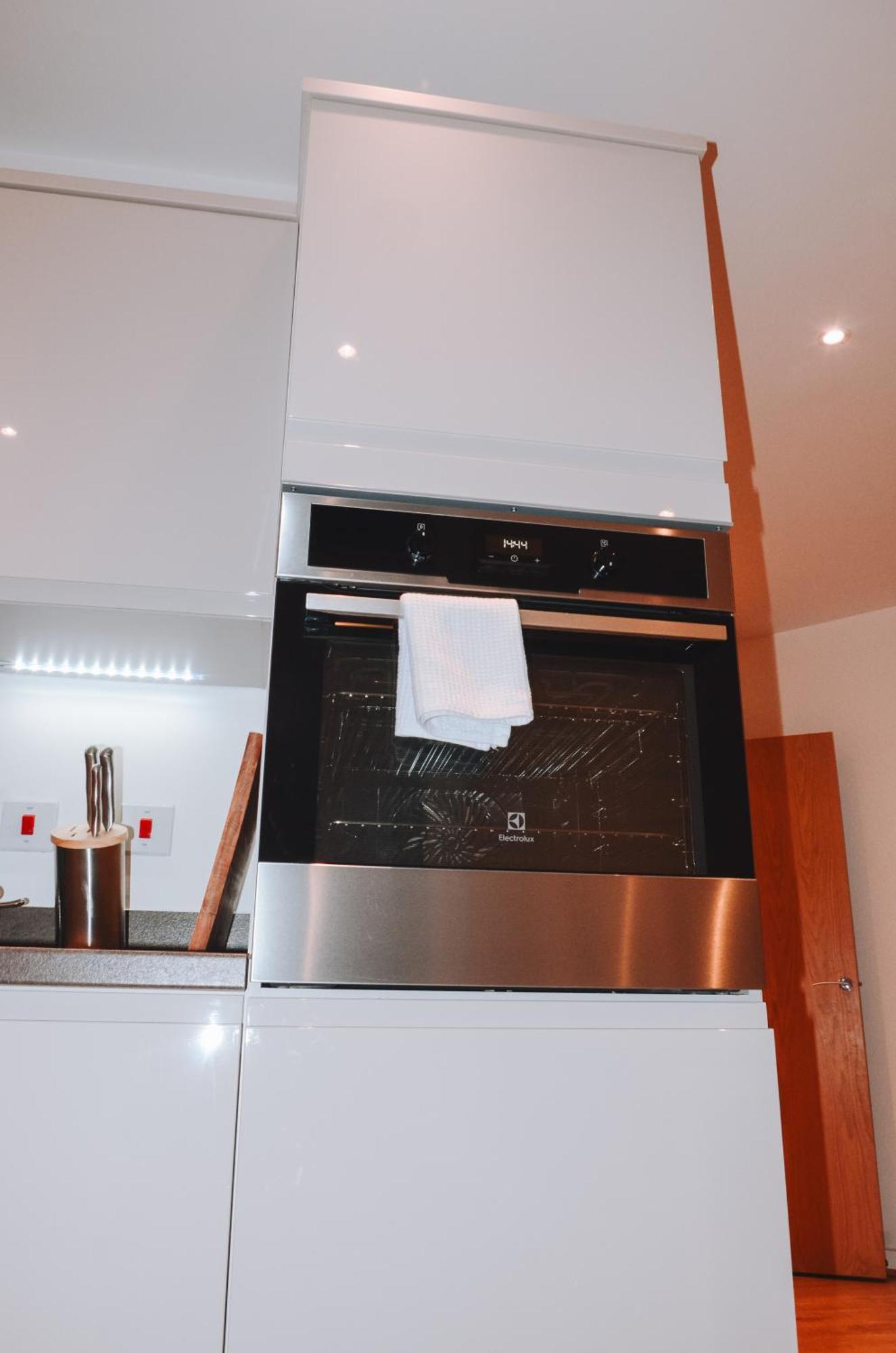 Spacious And Luxury 2 Bed 2 Bath Just 5 Minutes Walk From The Underground London