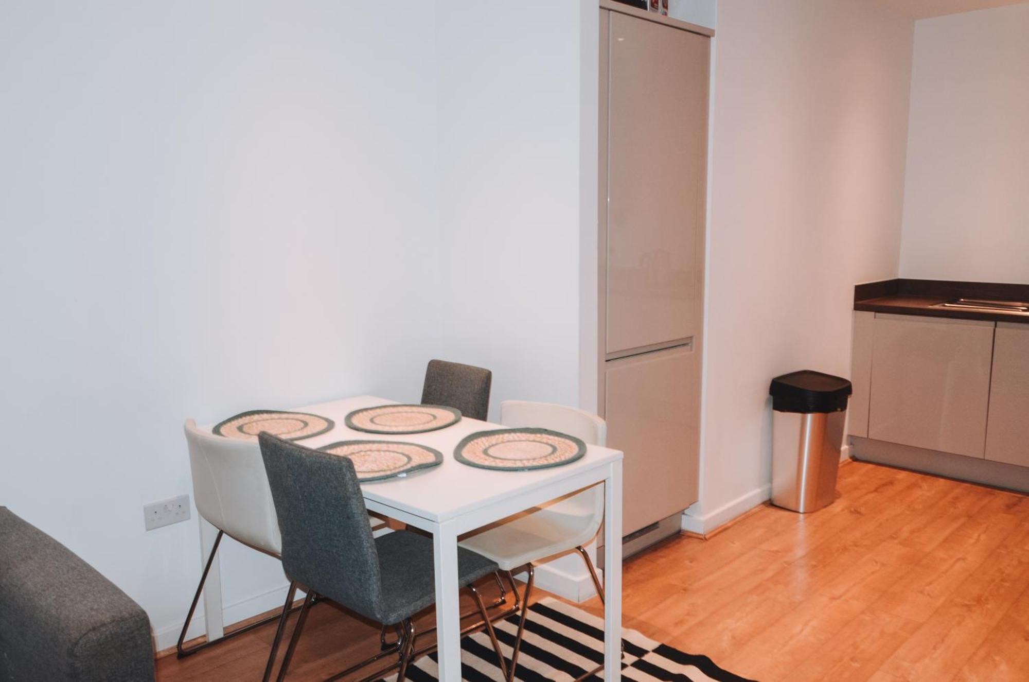Apartment Spacious And Luxury 2 Bed 2 Bath Just 5 Minutes Walk From The Underground London