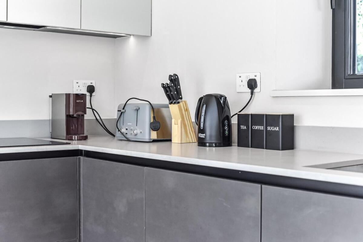 Sleek And Modern 4br Ultimate Getaway *