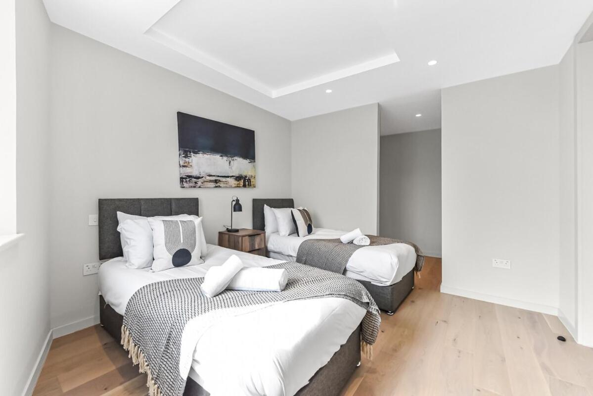 Sleek And Modern 4br Ultimate Getaway London