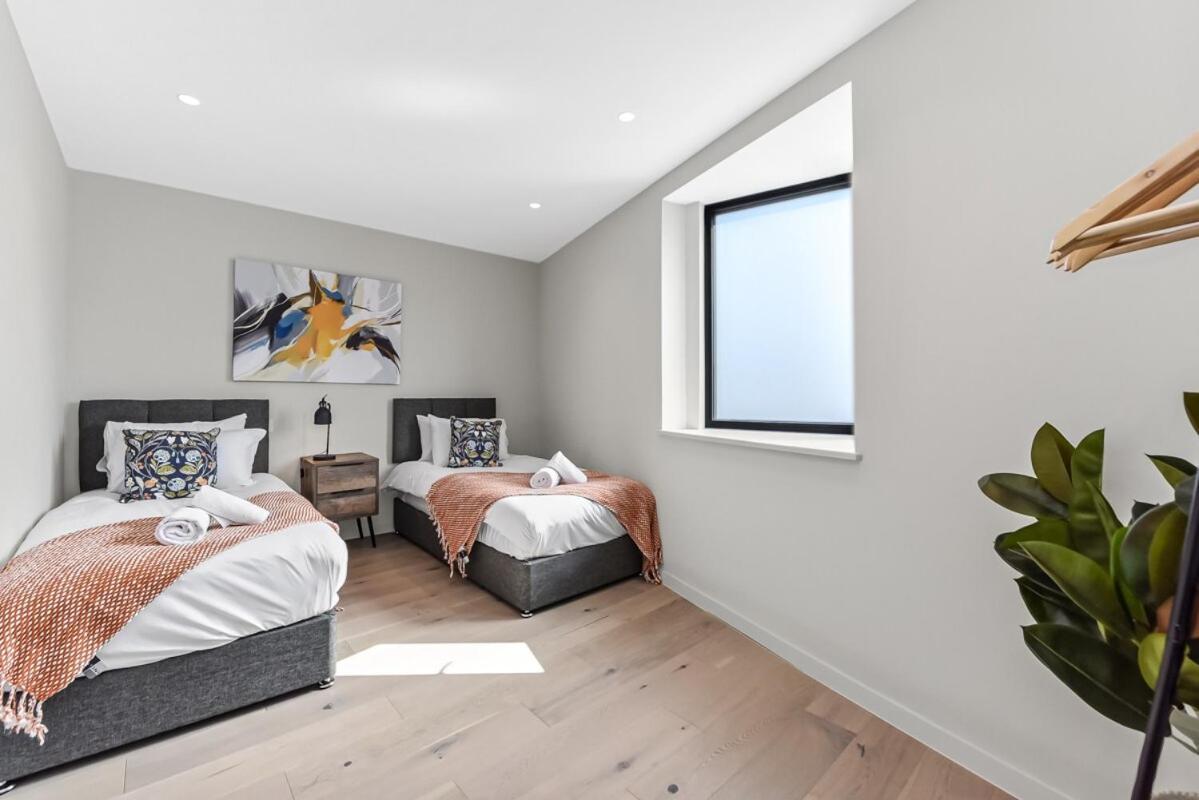 Apartment Sleek And Modern 4br Ultimate Getaway