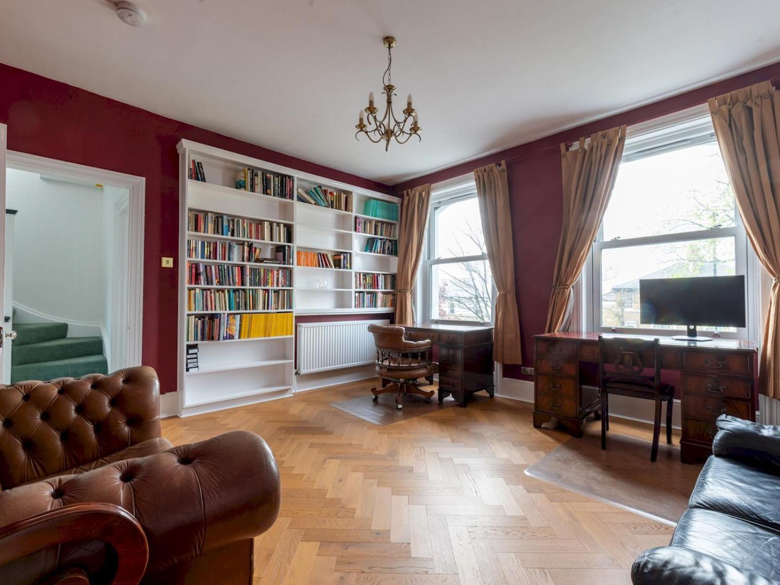 Holiday home Pass The Keys Elegant 4br House Parking Garden Library London