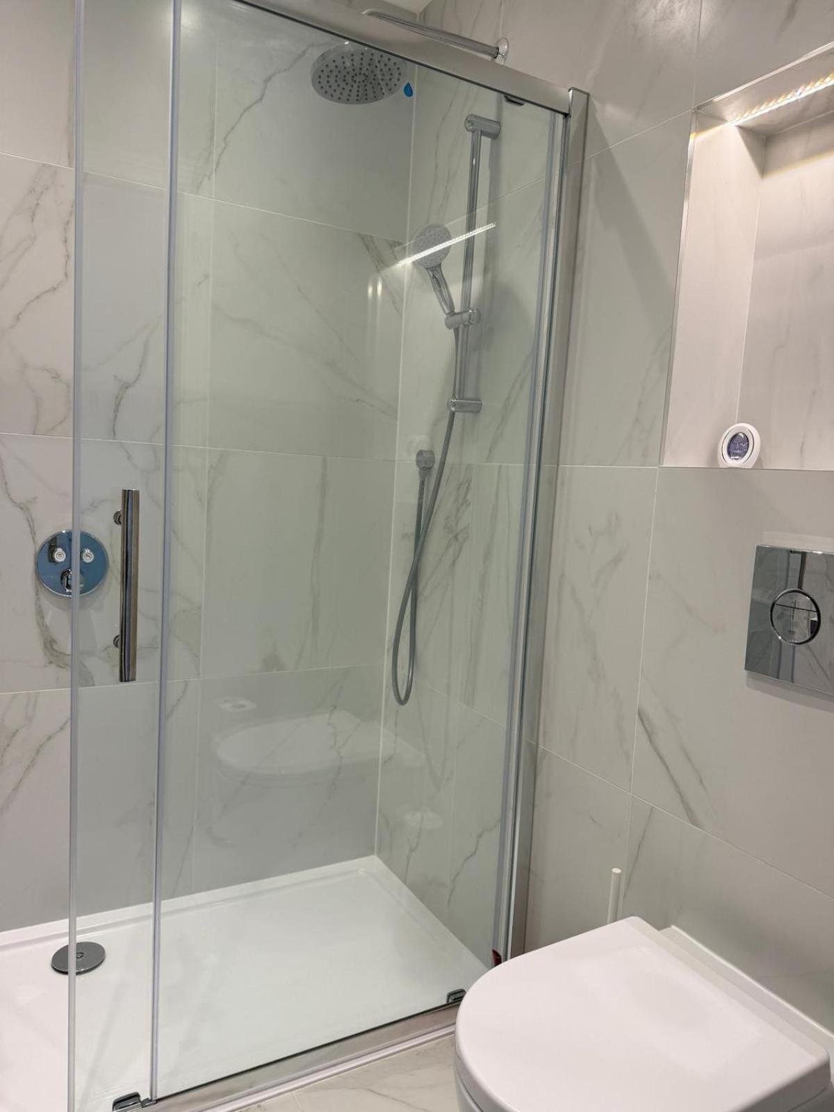 Apartment Modern Cosy 2 Bed Apartment, Smart Tv & Netflix With Private Balcony And View
