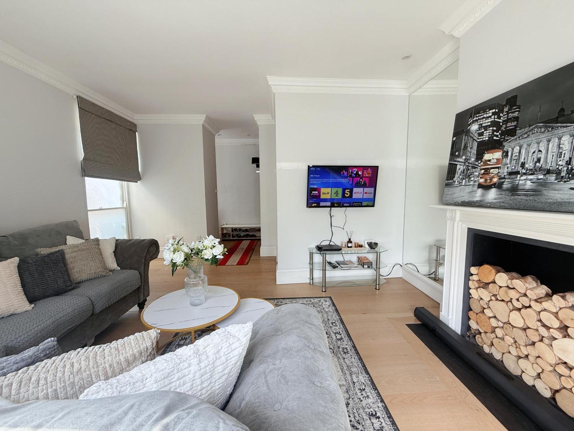 Spacious And Cosy 3brs 5f House In Heart Of Pousada