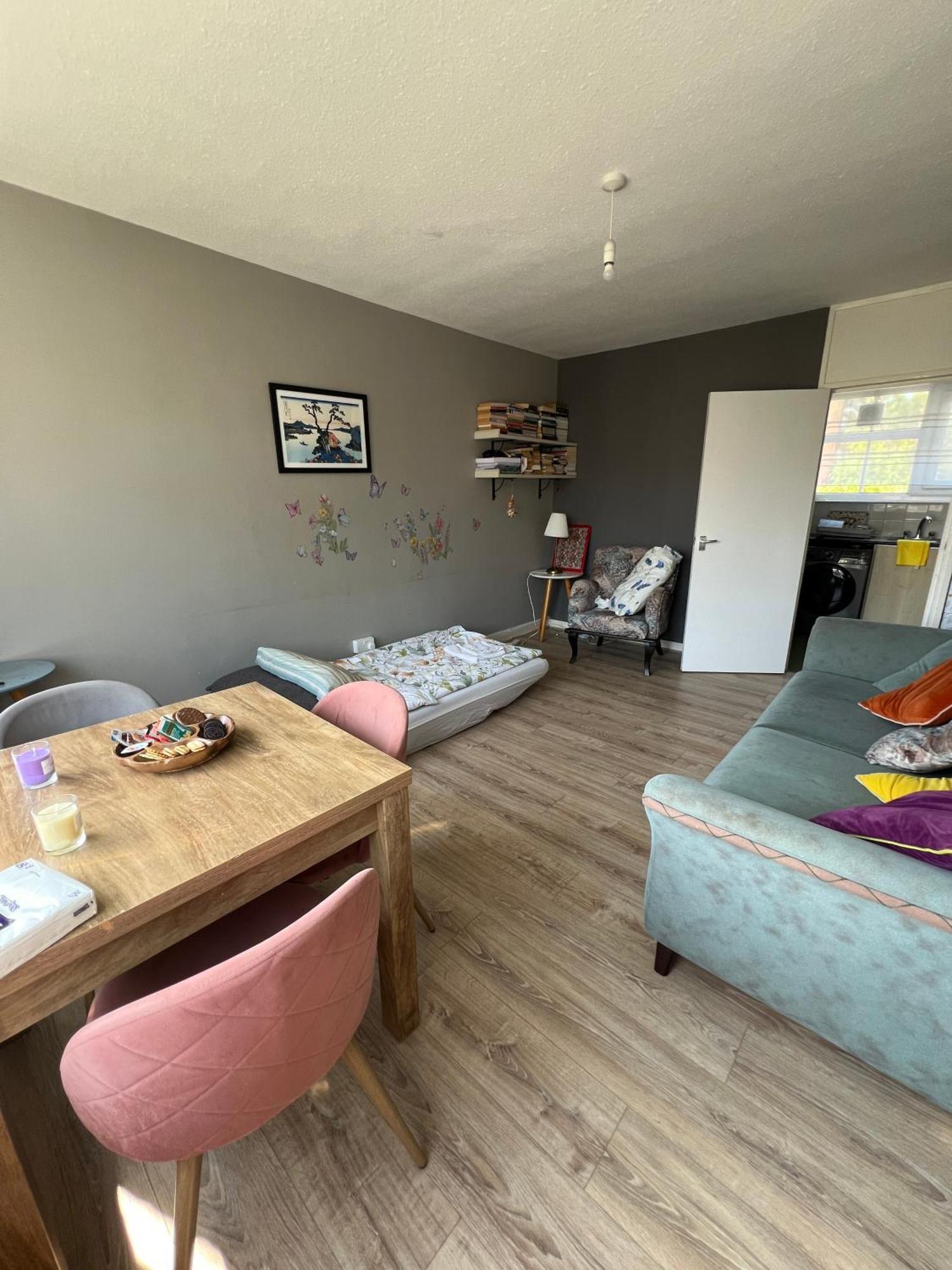 One Bed Flat In Centre Of * London