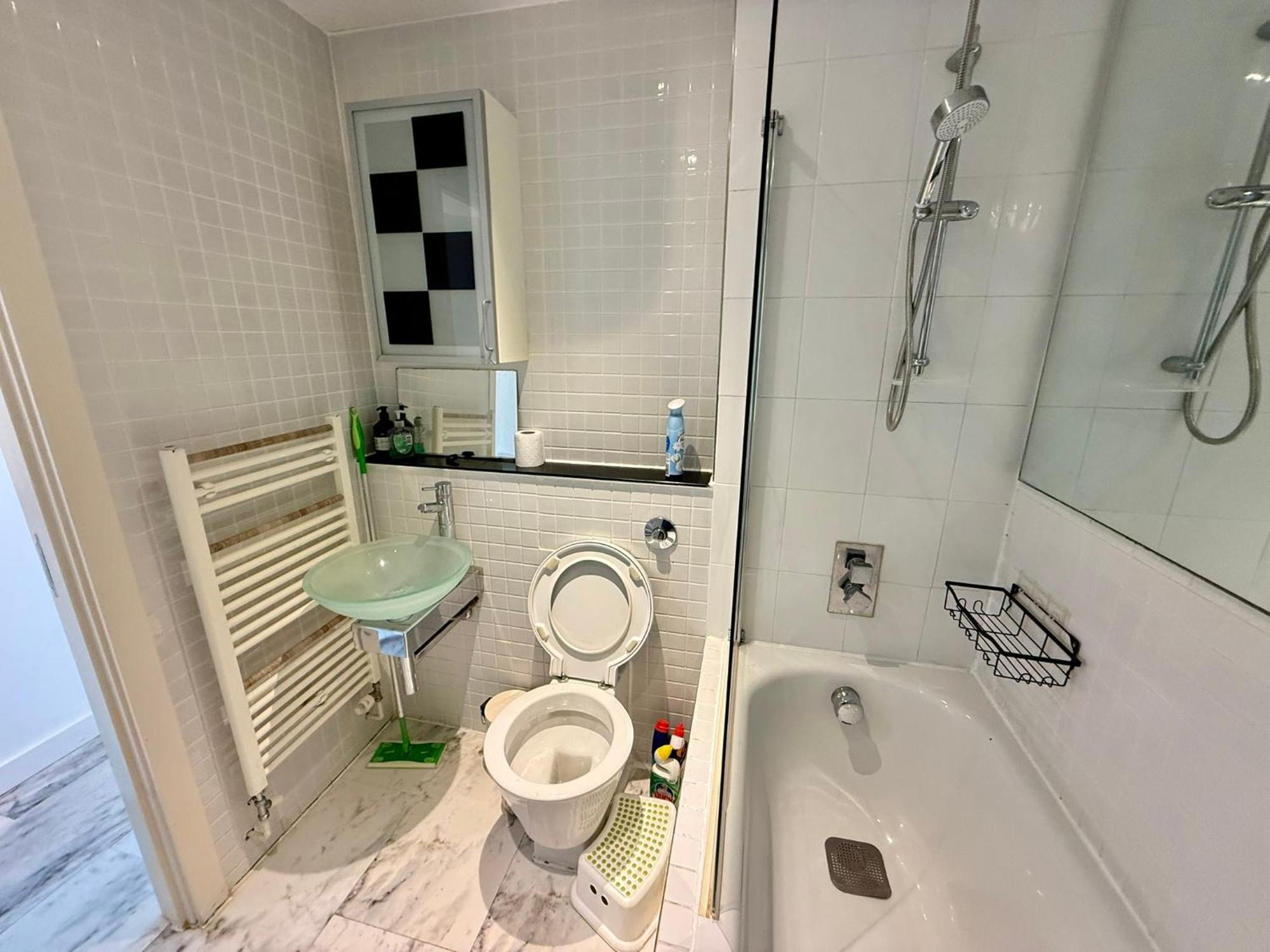 Deluxe Entire With 2x Bedrooms, 2x Bathrooms And A Big Living In The Olympic Park And Westfield At Stratford Aparthotel