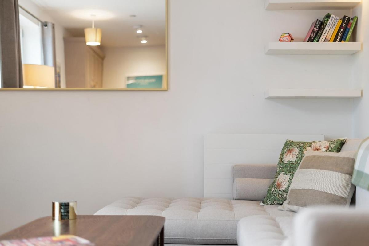 Modern And 1br Flat With Skyline View Apartment