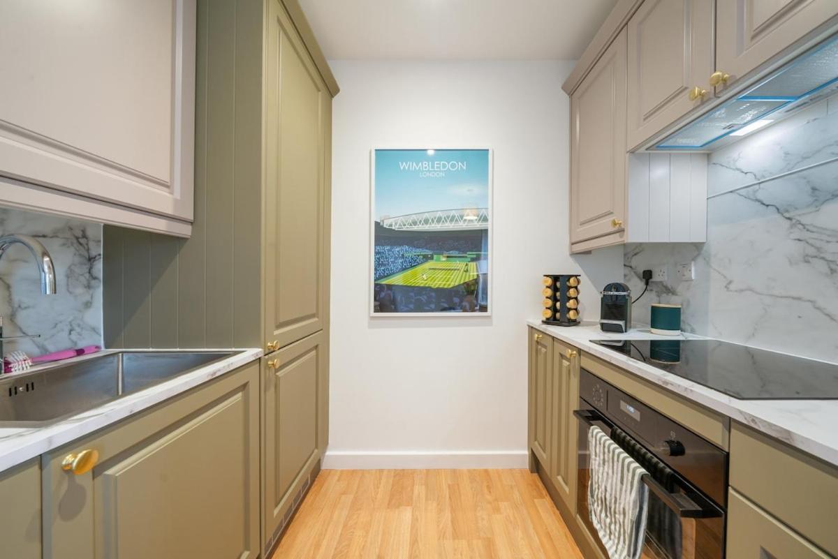 Modern And 1br Flat With Skyline View London