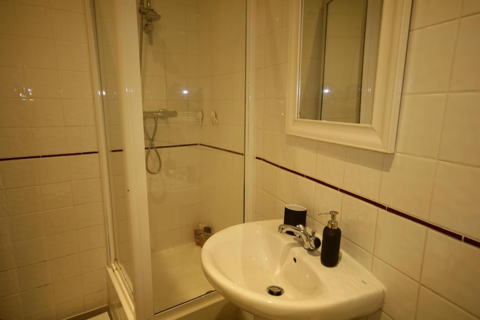 1-bed Flat In Apartment *
