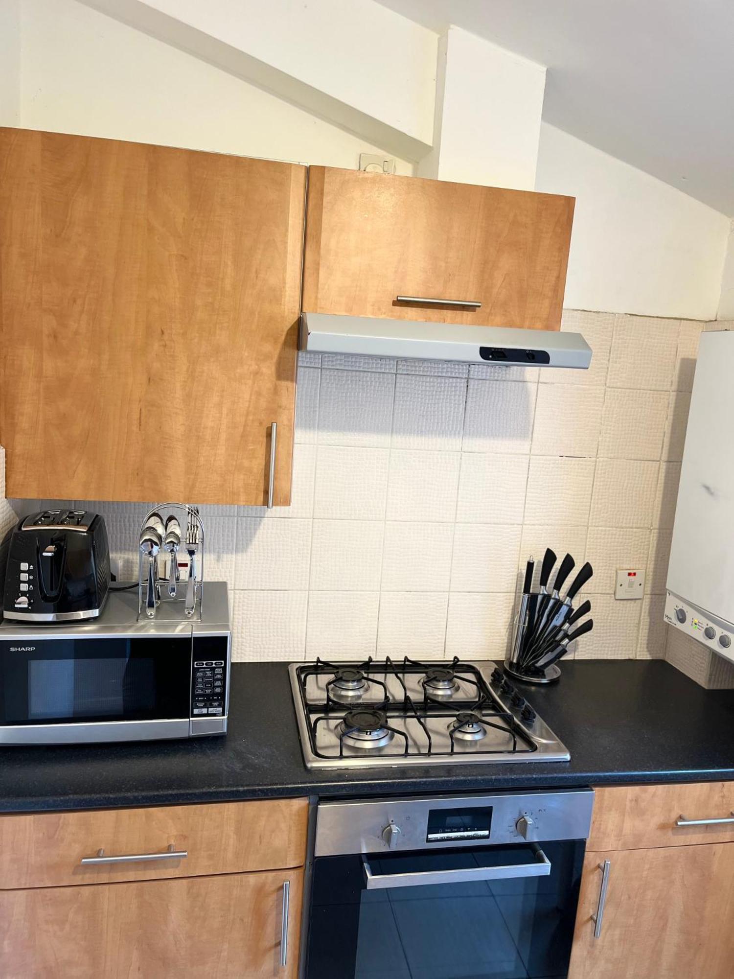 Cozy Two Bedroom Flat 1 Minute From Forest Hill Train Station Apartment London