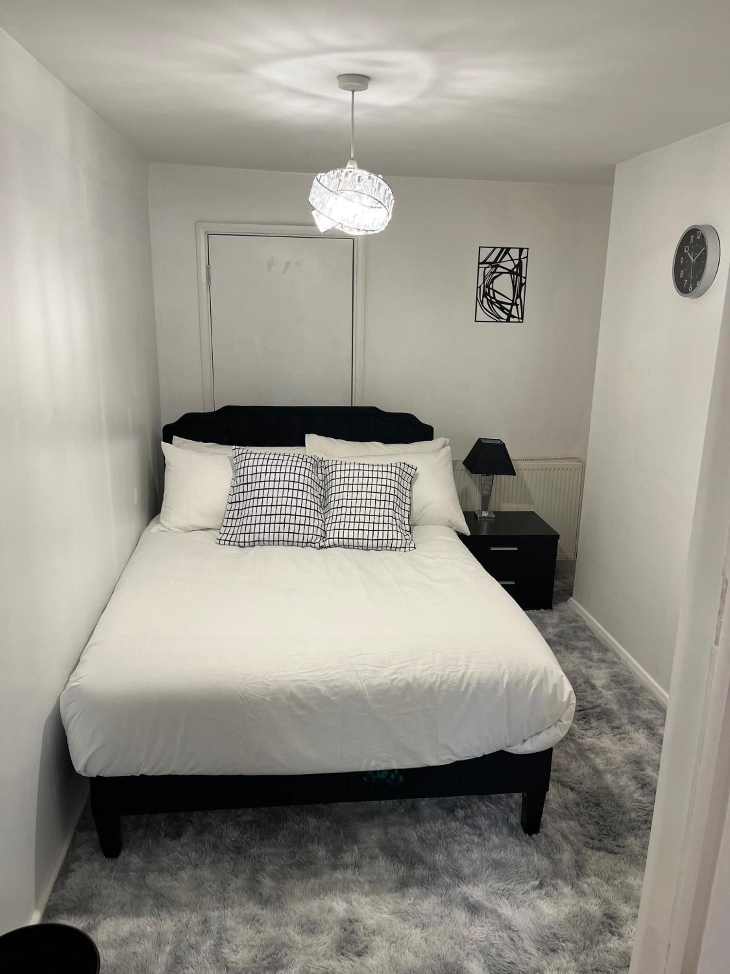Cozy Two Bedroom Flat 1 Minute From Forest Hill Train Station
