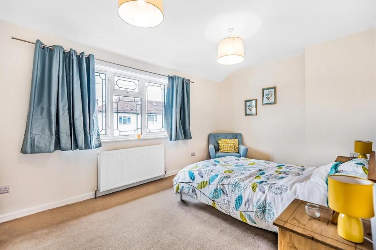 Modern 2-bedroom In Bromley Bromley