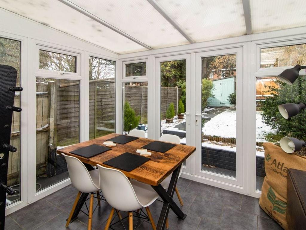 Modern 2-bedroom In Bromley * Bromley