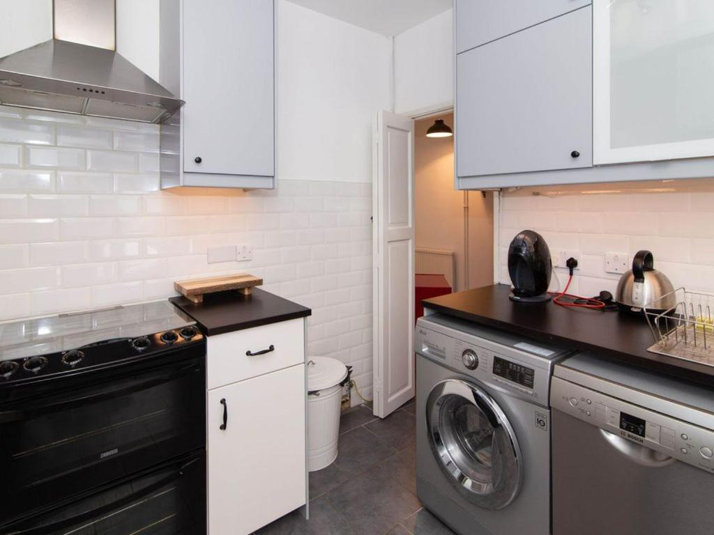 Modern 2-bedroom In Bromley Apartment