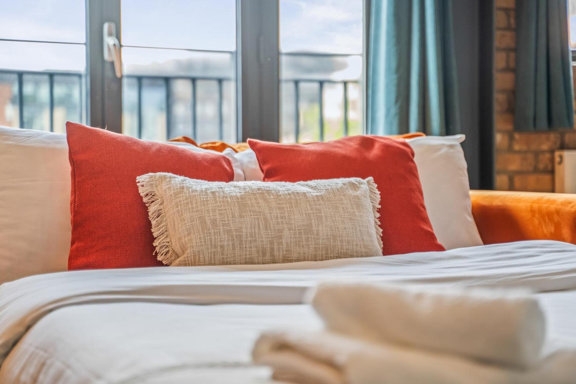 Apartment Modern And Industrial 2 Bed - Close To London Bridge, Sleeps 6 *