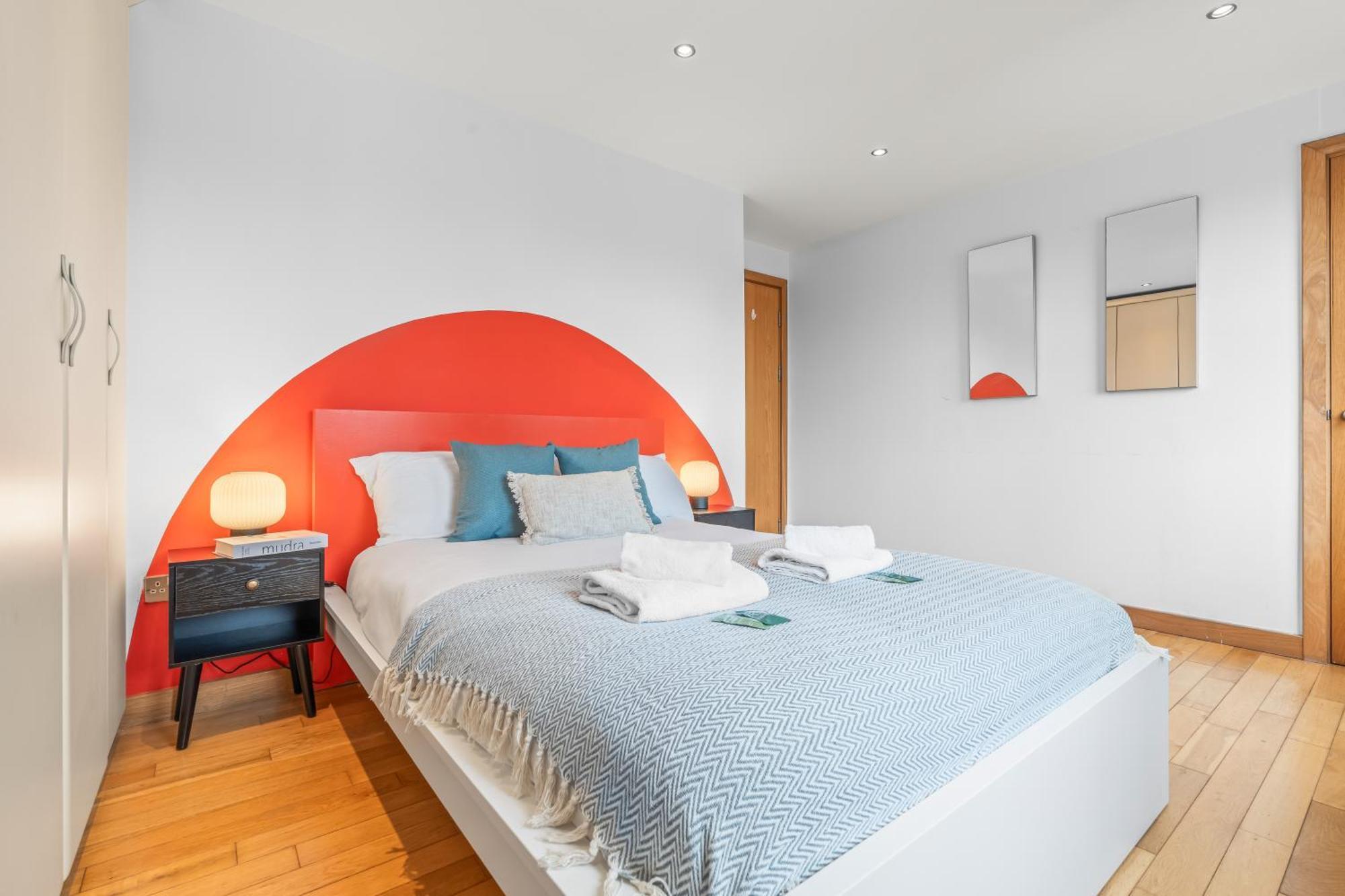 Modern And Industrial 2 Bed - Close To London Bridge, Sleeps 6 * London