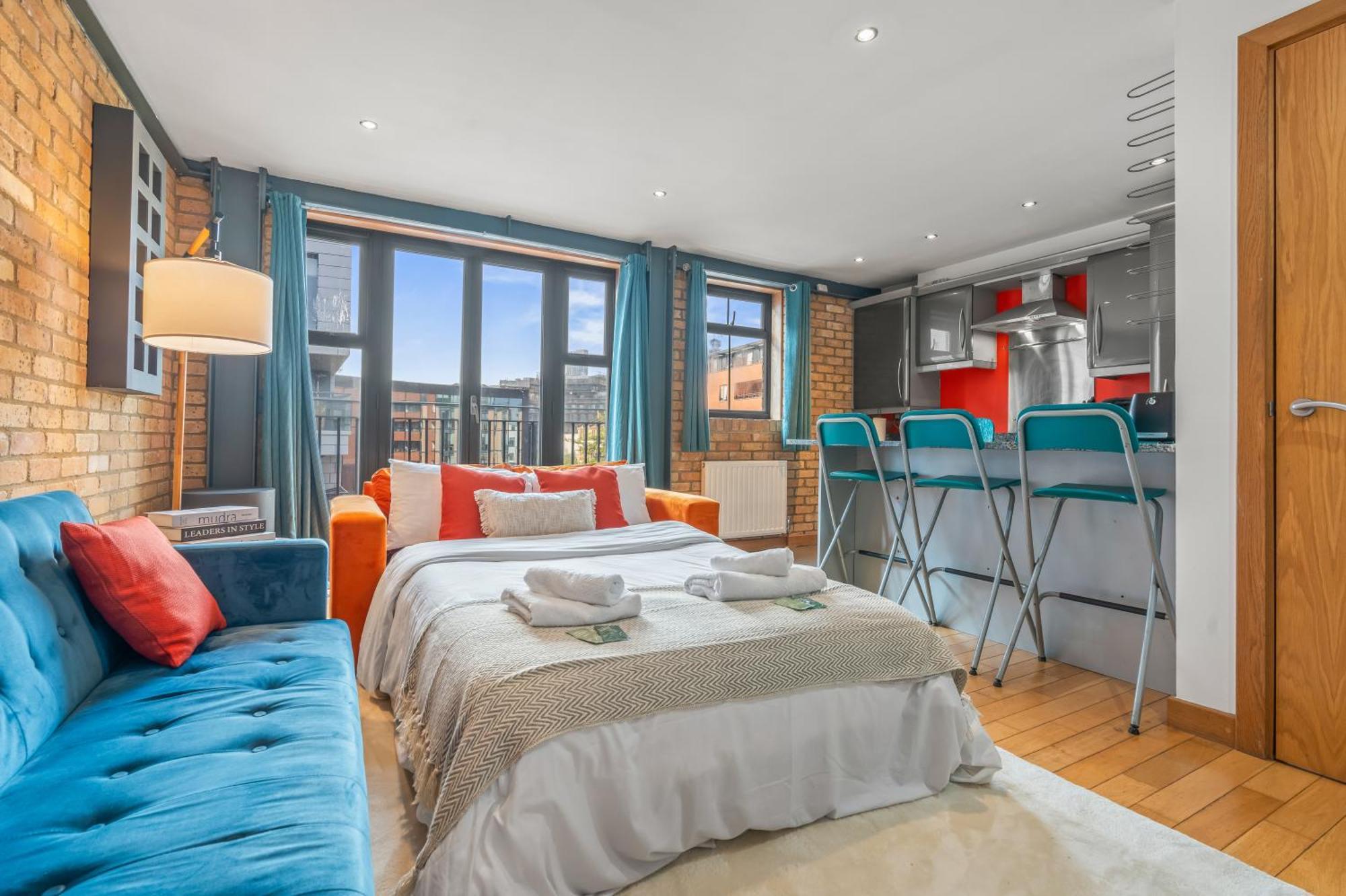 Modern And Industrial 2 Bed - Close To London Bridge, Sleeps 6 *