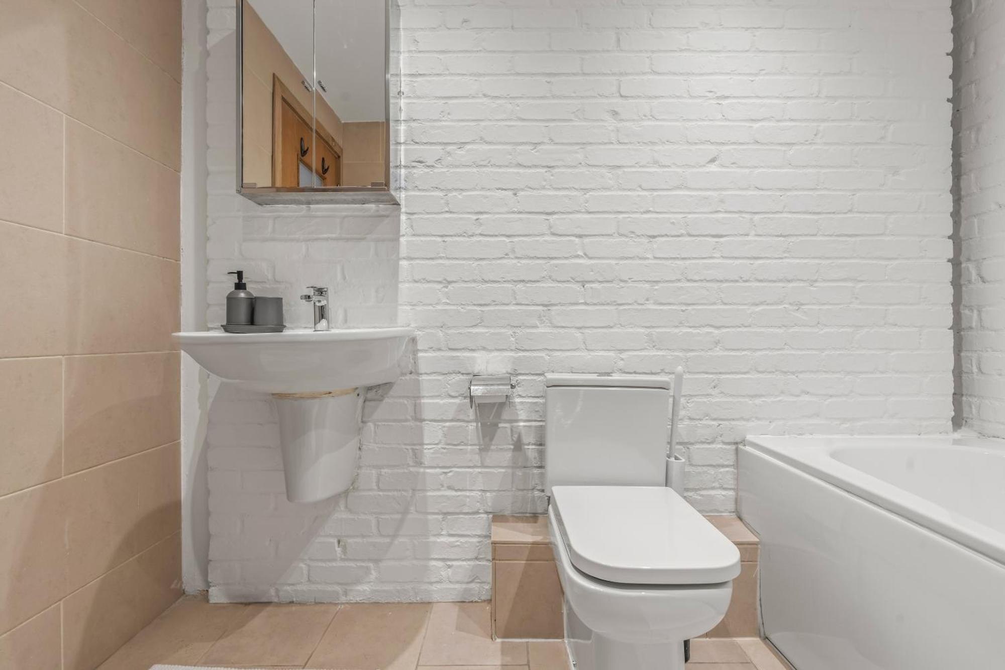 Modern And Industrial 2 Bed - Close To London Bridge, Sleeps 6 * London