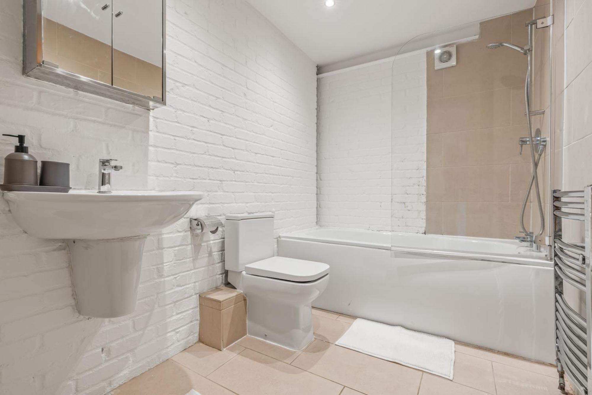 Modern And Industrial 2 Bed - Close To London Bridge, Sleeps 6 *