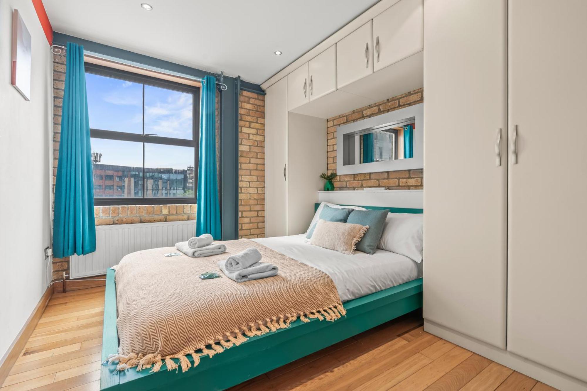 Modern And Industrial 2 Bed - Close To London Bridge, Sleeps 6 Apartment London