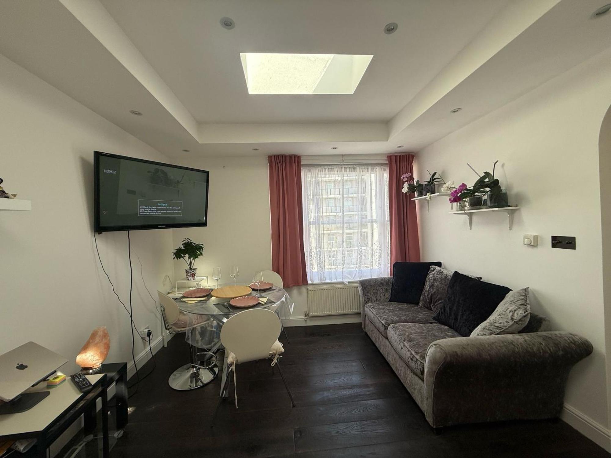 Apartment Large One Bedroom Near Kensington Gardens, Notting Hill