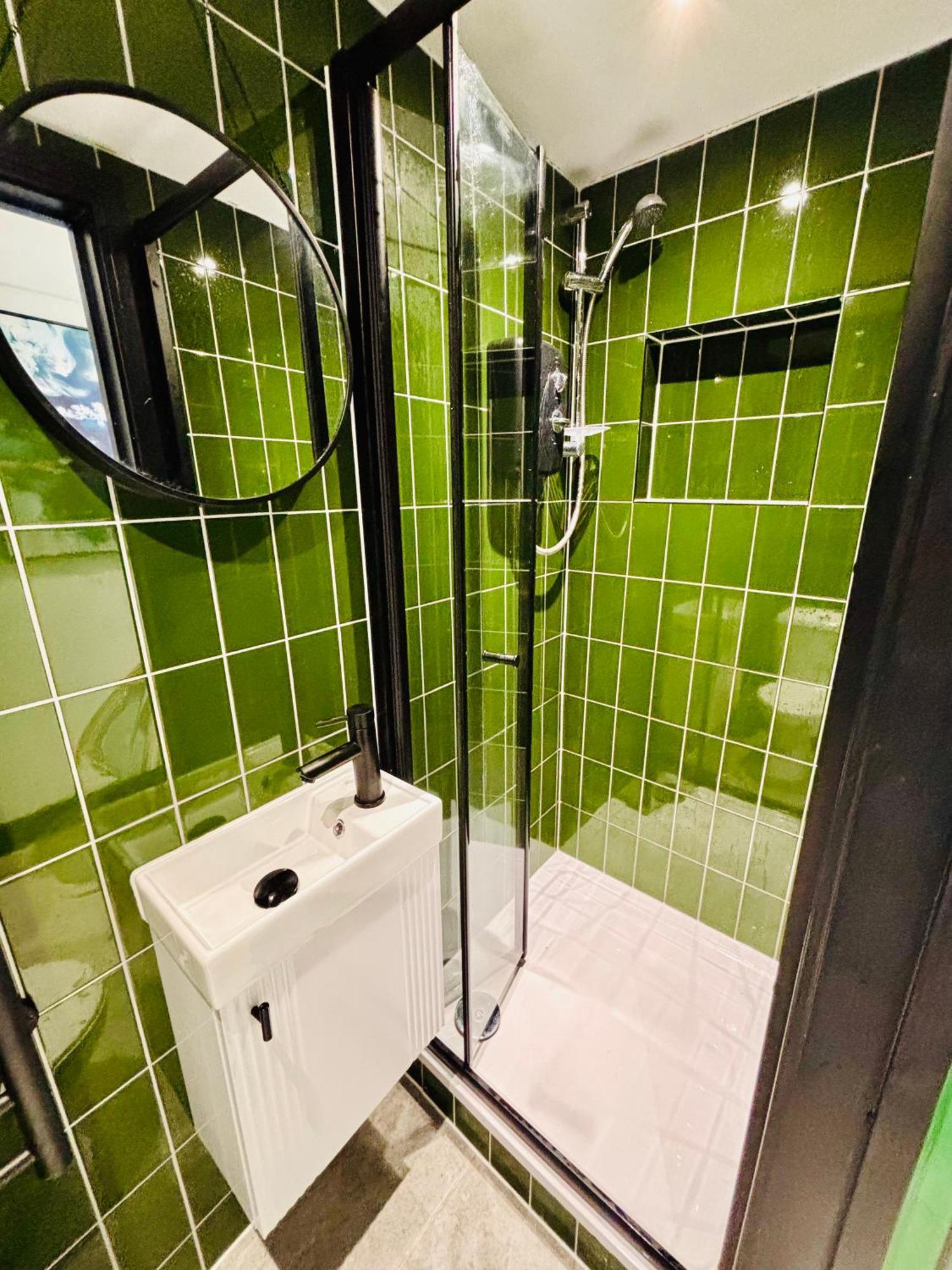 Hackney - No 19 - Vibrant Getaway Apartment London