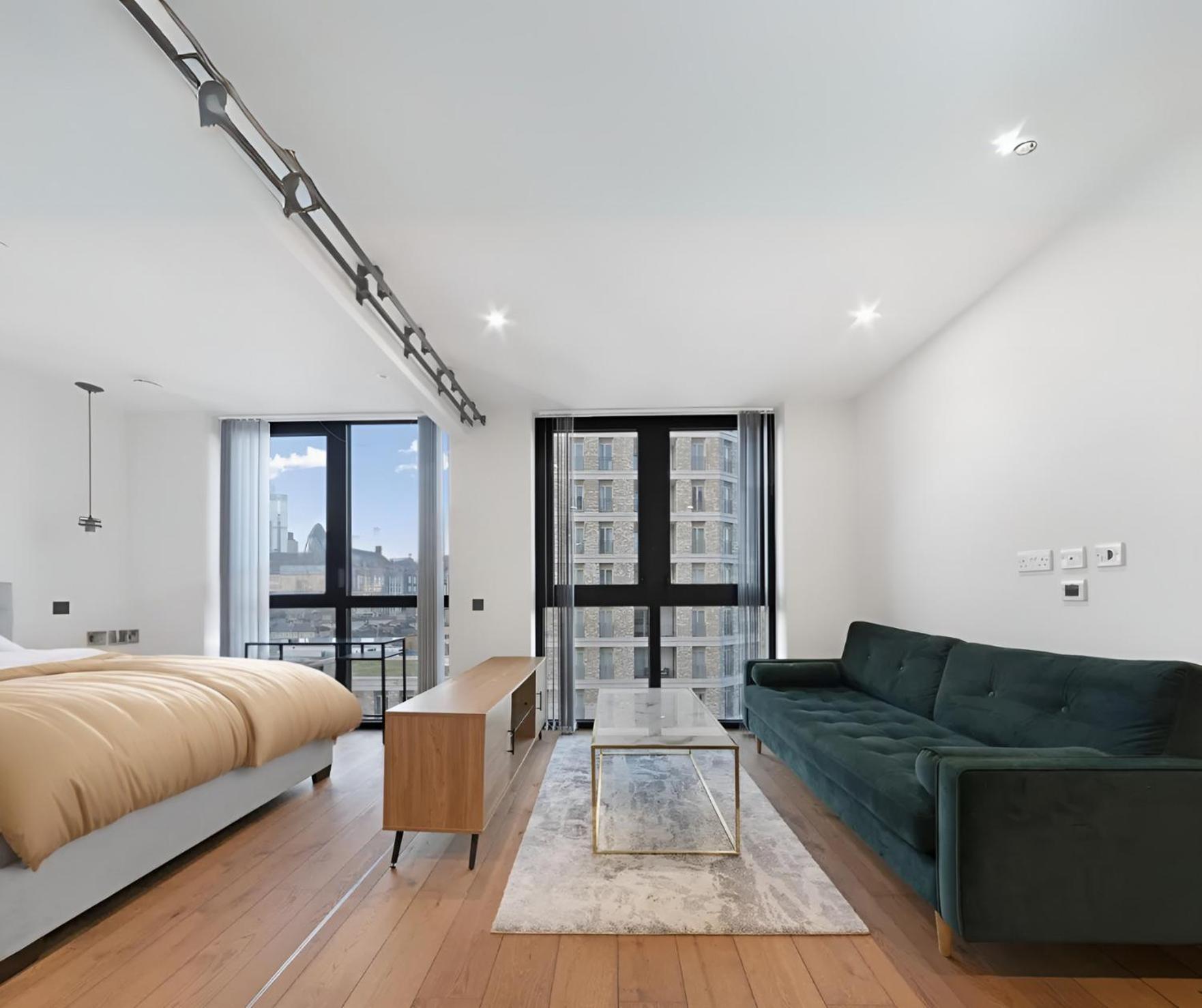Tower Bridge Luxury Apartment