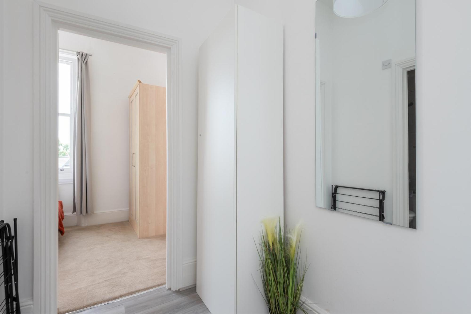 3 Bed, 2 Bath With Terrace & Local Entertainment