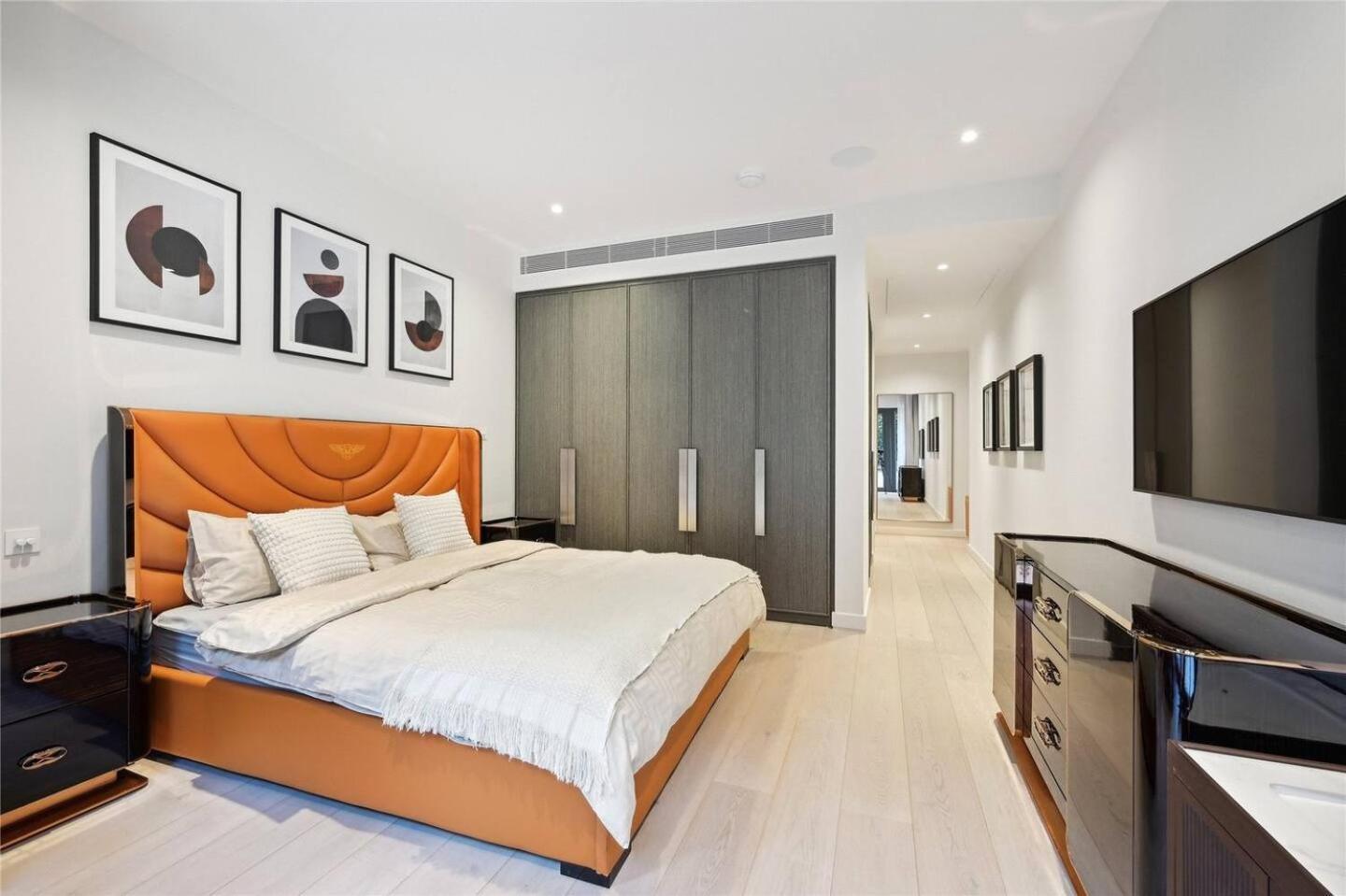 Holland Park 3 Bedroom Apartment London