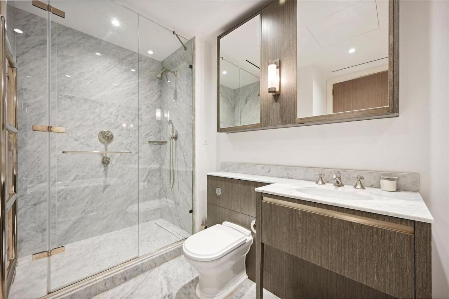 Holland Park 3 Bedroom Apartment Homestay
