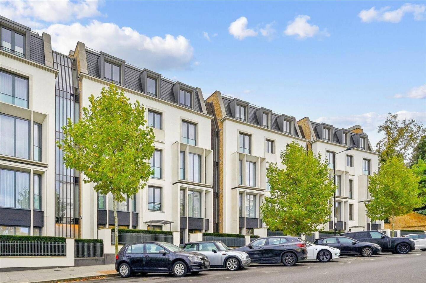 Holland Park 3 Bedroom Apartment * London