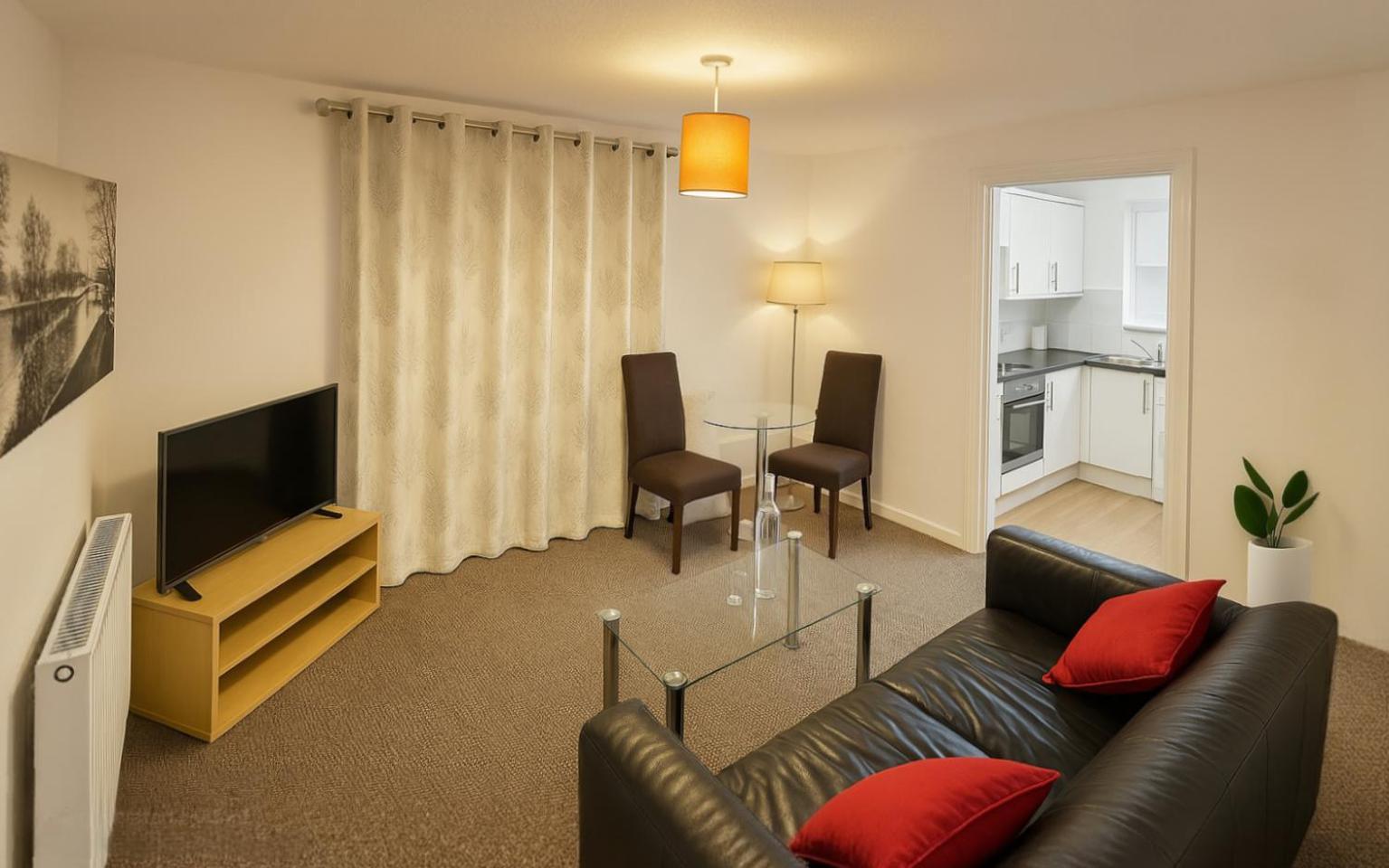 Spacious 4-bed With Secured Parking Near Abba Arena, Stadium, Tube & In Bustling Zone 2 London