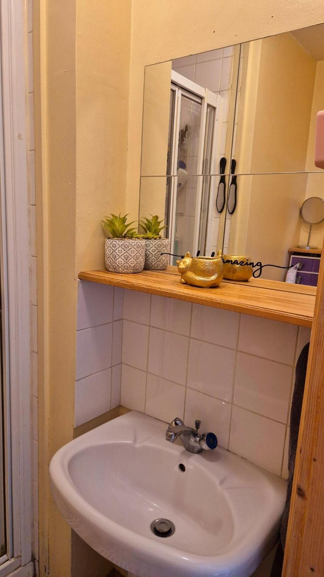 Cozy En-suite - Bright, & Apartment *