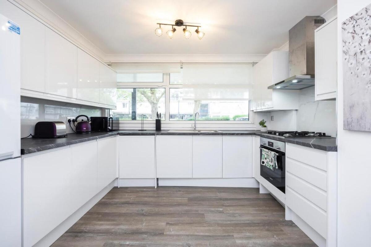 Comfortable 2br Battersea Steps To Clapham St Apartment *