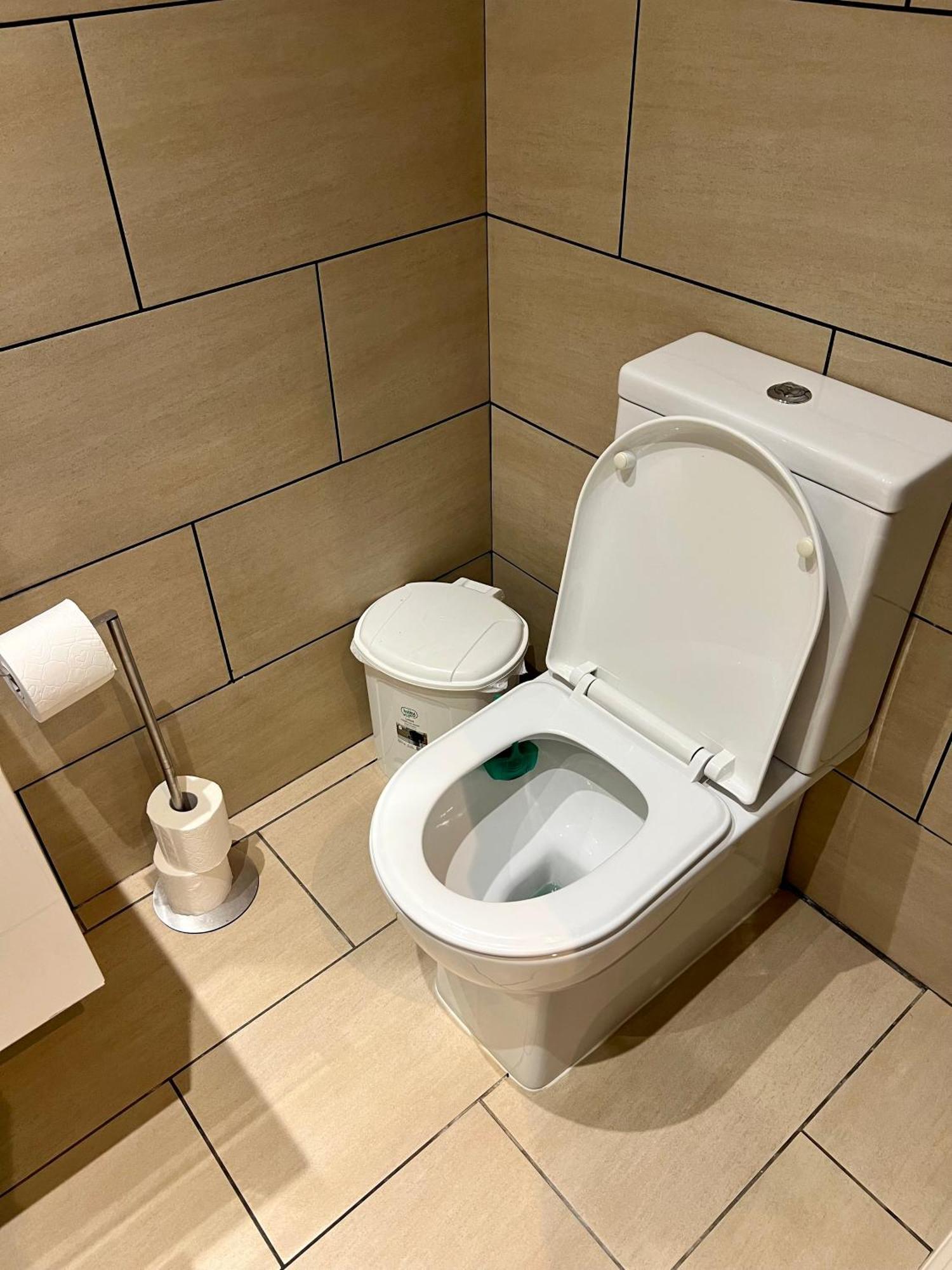1 Bedroom Flat In London-camden Town Station
