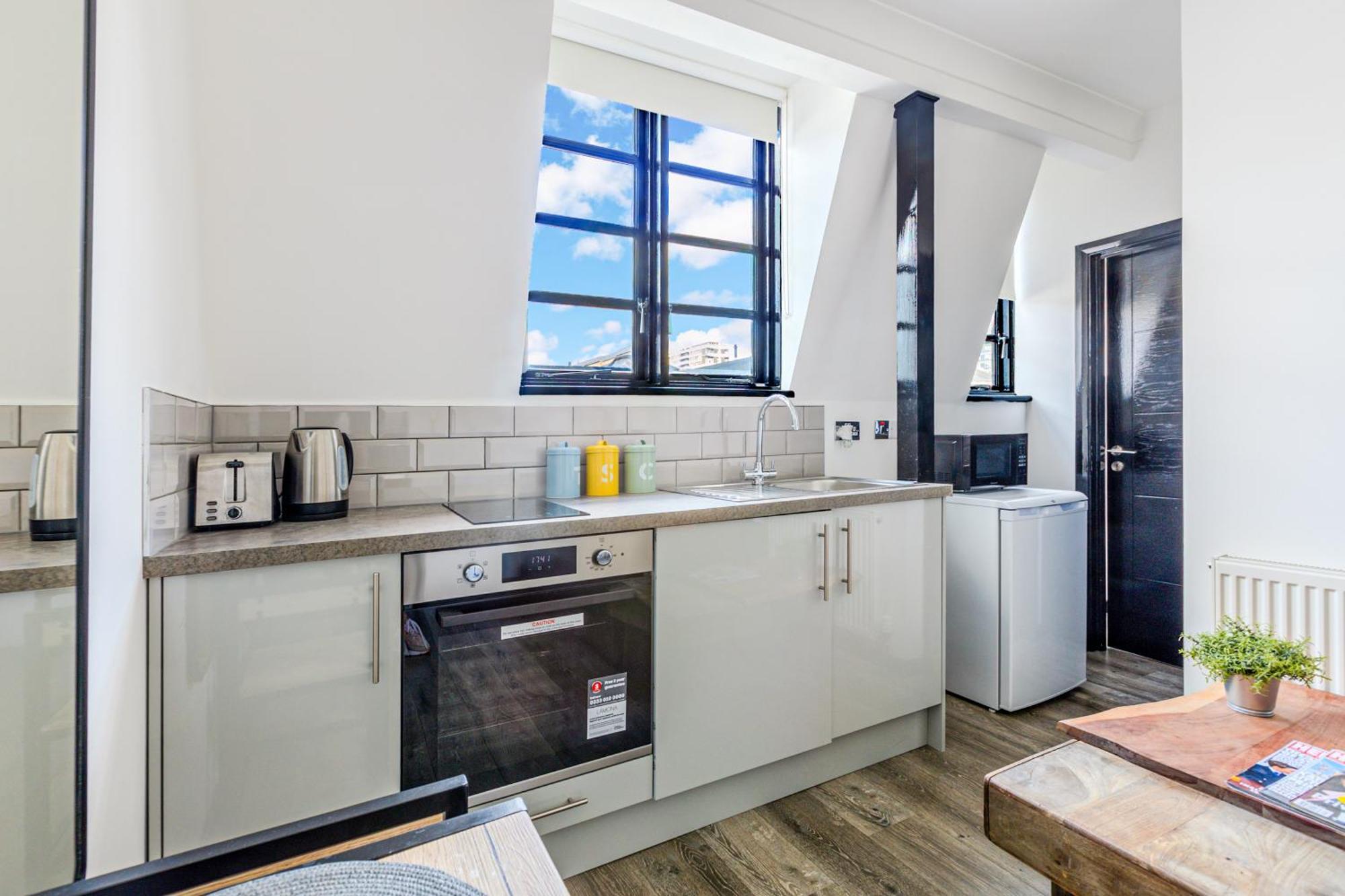 Langdon Apartments, Bouverie Place * Londres