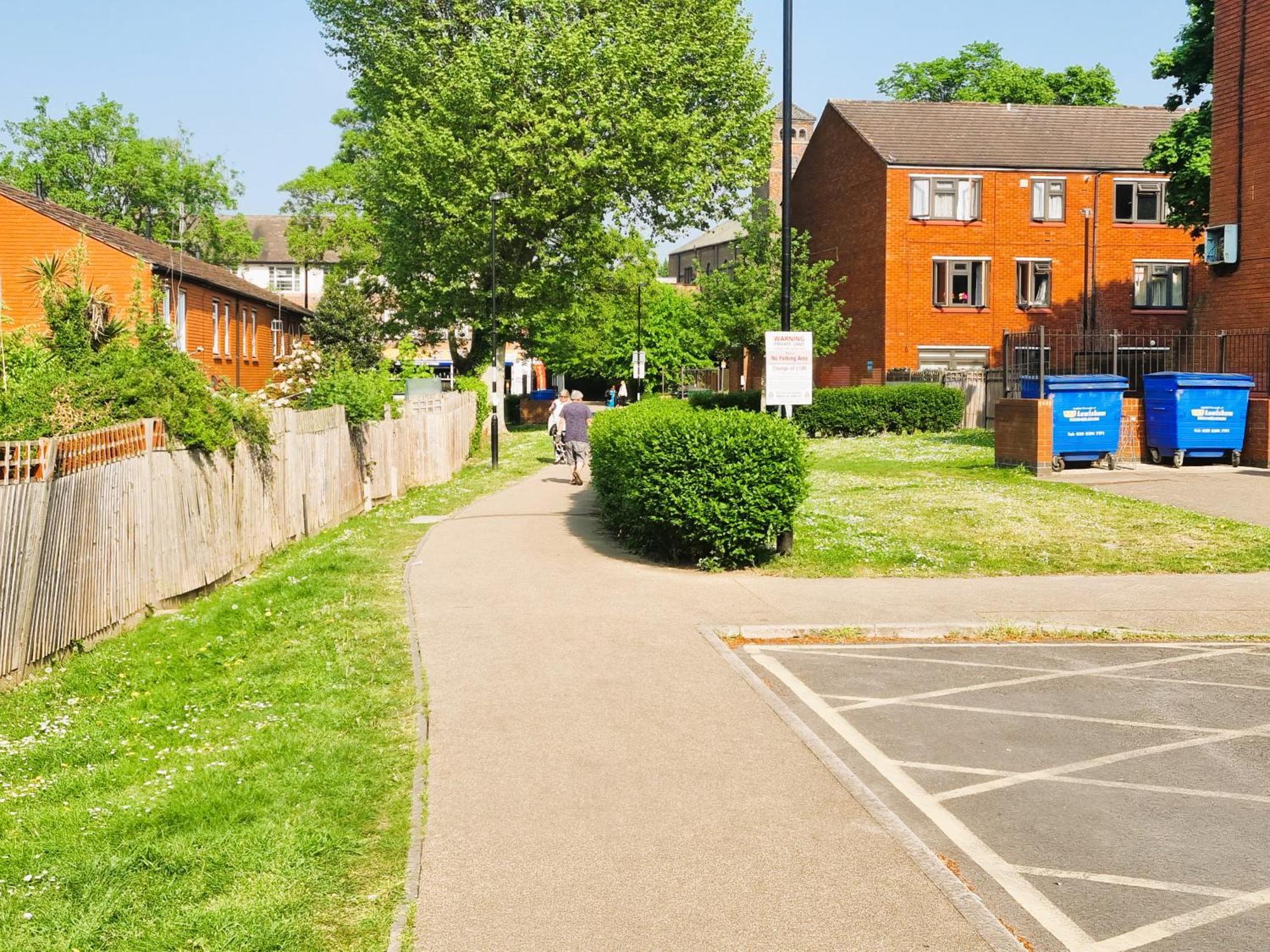 3bed 2bath House-free Parking-hi Speed Wifi-garden-entire Home-2mins From Train Station Holiday home