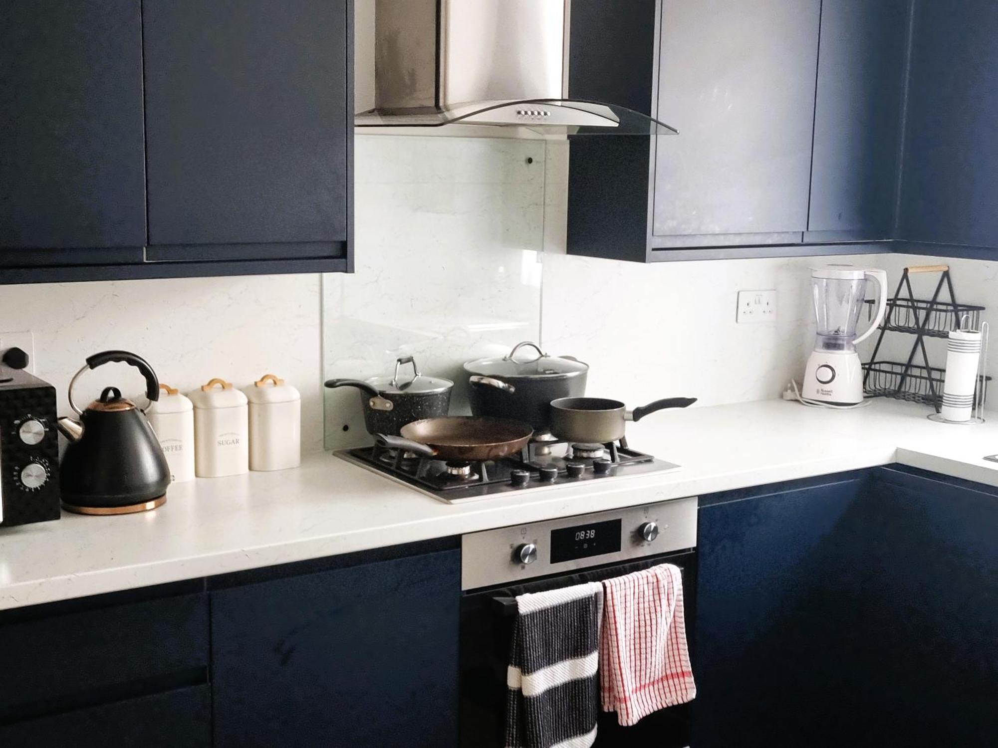 Holiday home 3bed 2bath House-free Parking-hi Speed Wifi-garden-entire Home-2mins From Train Station London