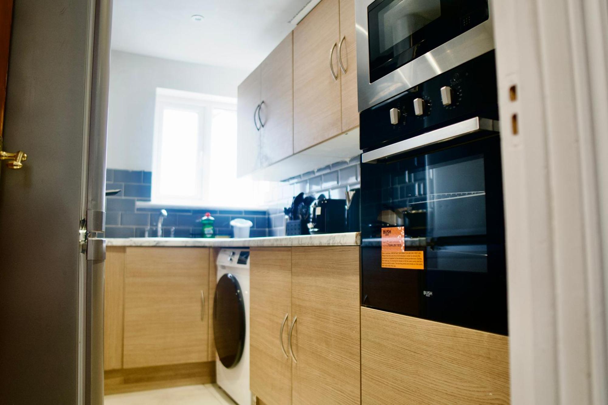 Apartment Modern 2 Bed Apartment, 8min To Stratford Station, Sleeps 6